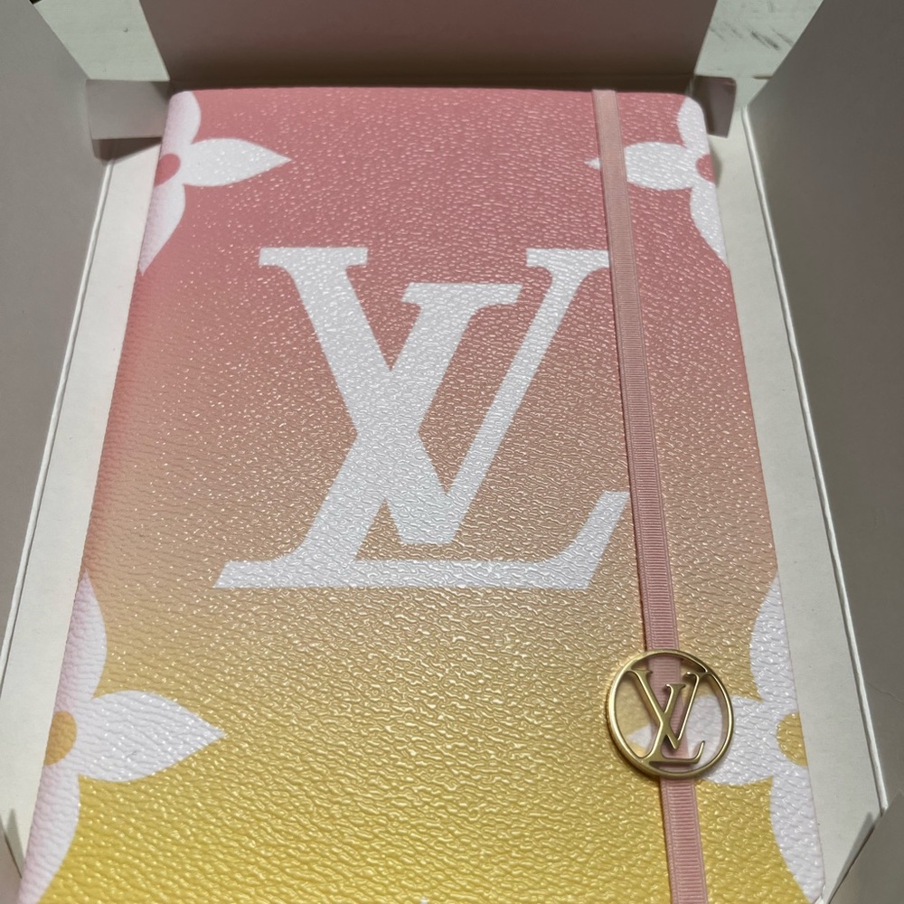 🌸 SOLD 🌸 Louis Vuitton Clemence Summer Pool Party Notebook Limited Edition